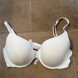 Victoria’s Secret bra 32D never worn